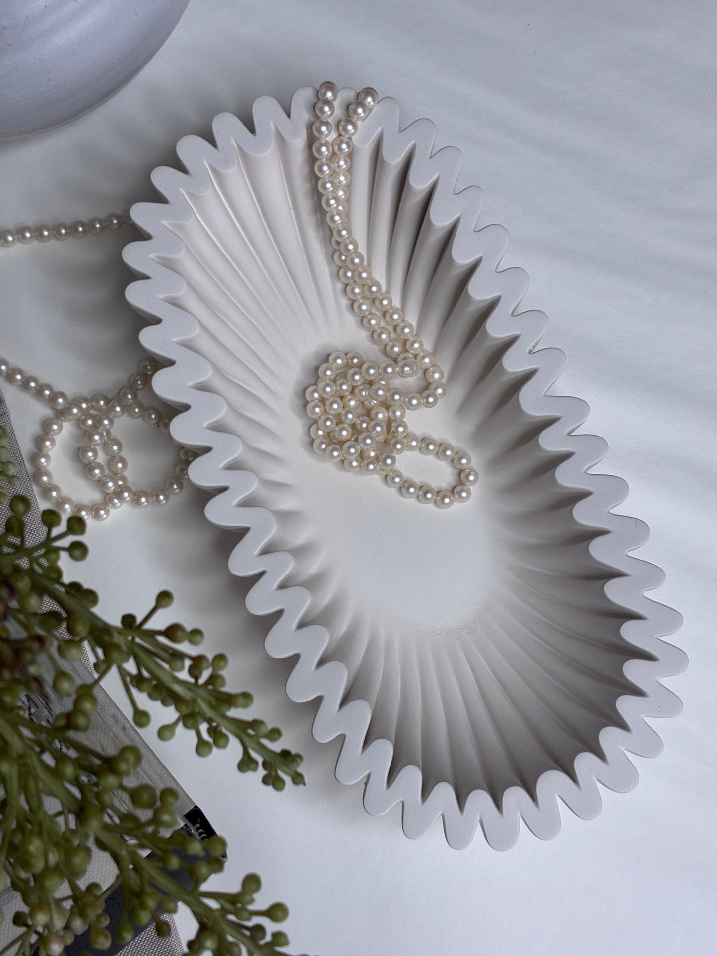 The Oval Ruffled Bowl